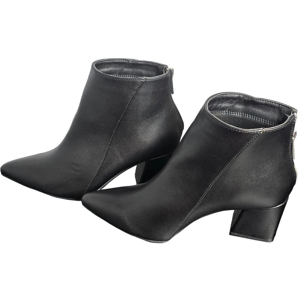 Wild Diva Lounge Kaplan Black Pointed Toe Ankle Boot Size 6.